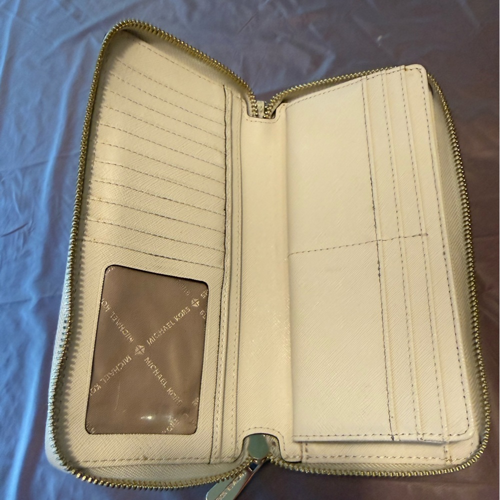 MICHAEL KORS Jetset Pebbled Leather Zip Wallet in Cream with Gold Logo - Picture 7 of 9
